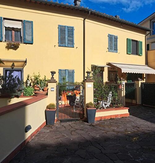 Casa quadrilocale in vendita in Via San Lorenzo c Signa, Signa