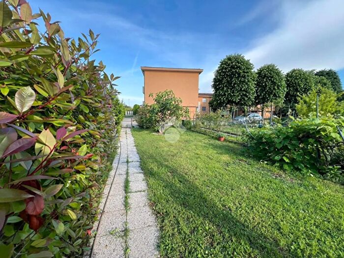 Appartamento trilocale in vendita in Via Fratelli Kennedy, Casorate Primo