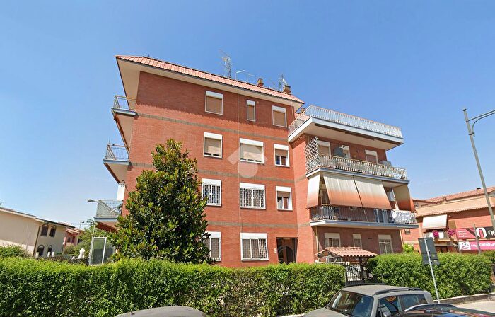 Appartamento trilocale in vendita in Via Mura dei Francesi, Ciampino