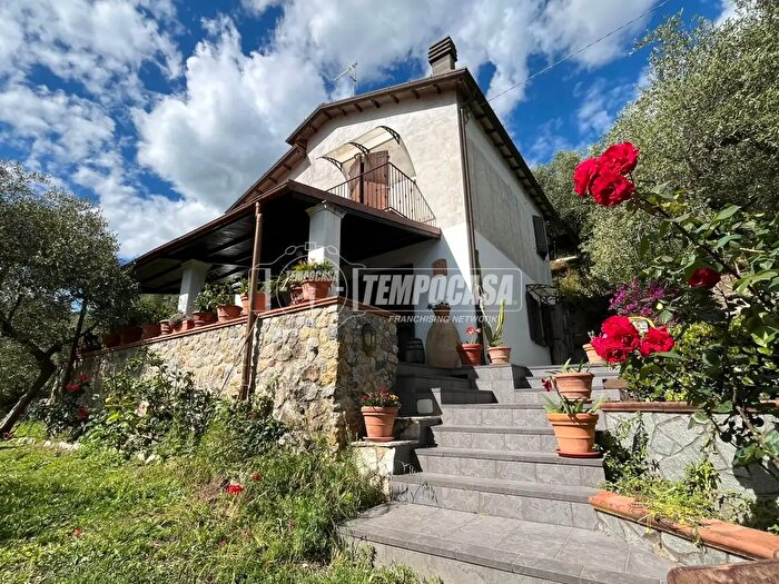 Casa con 7 locali in vendita in Via Valle, Lerici