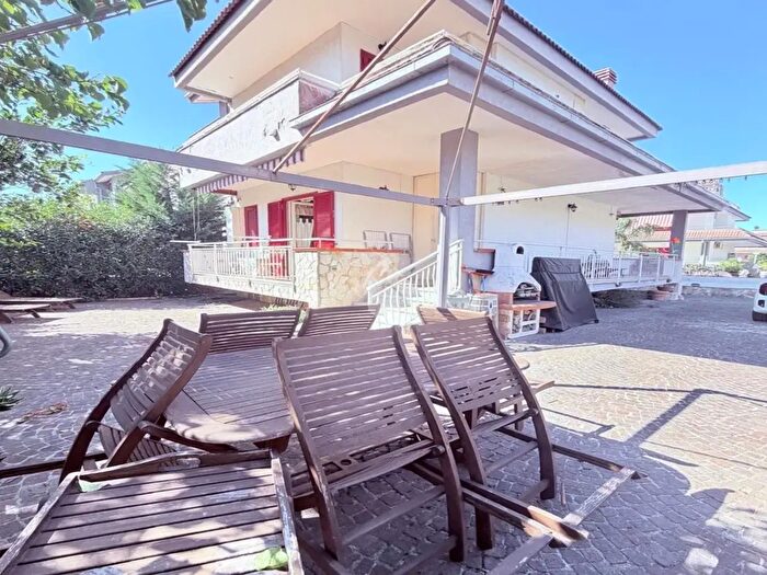 Casa con 6 locali in vendita in Via P E Imbriani, Quarto