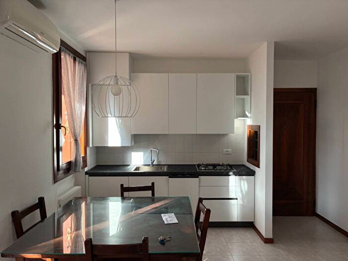 Appartamento trilocale in affitto in Via Carlo Goldoni, Piscine San Paolo, Vicenza