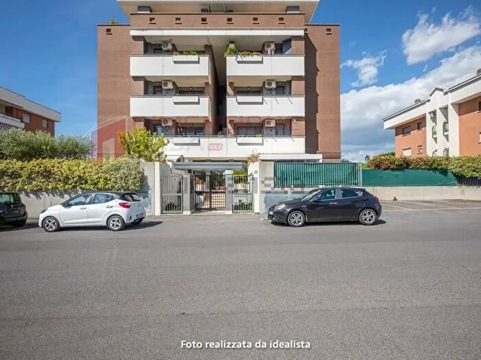 Appartamento trilocale in vendita in Via Cardinale Luigi Traglia, Roma