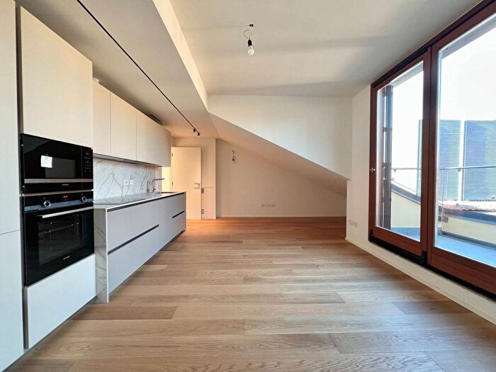 Appartamento trilocale in affitto in Via Dante, Duomo, Milano