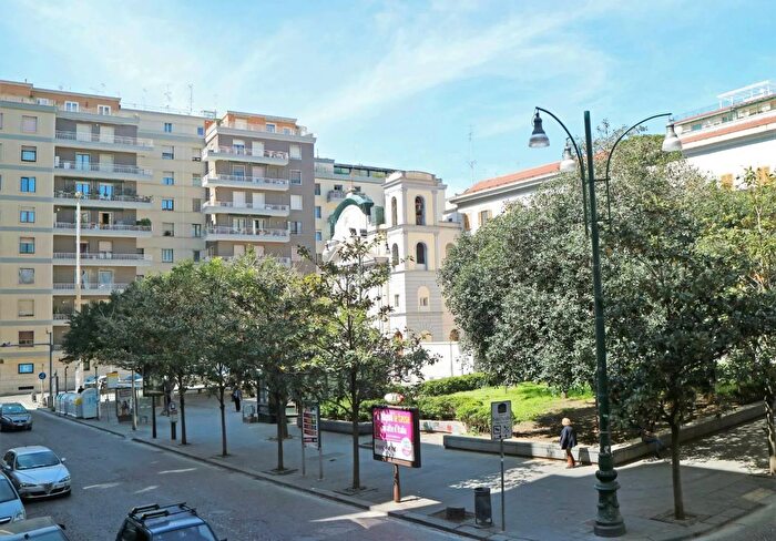 Appartamento quadrilocale in vendita in Piazza San Pasquale Napoli, Napoli