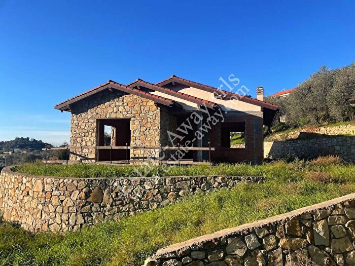 Casa quadrilocale in vendita in Via Penne Nere, Bordighera