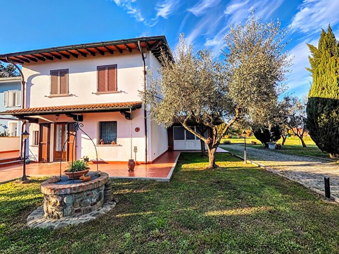 Casa con 8 locali in vendita in Ponte Buggianese