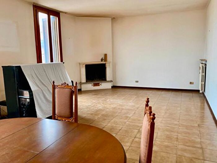 Appartamento quadrilocale in vendita in Piazza Arturo Toscanini, Zinasco