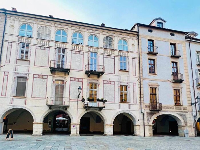 Appartamento bilocale in affitto in Via Roma, Centro Storico, Cuneo