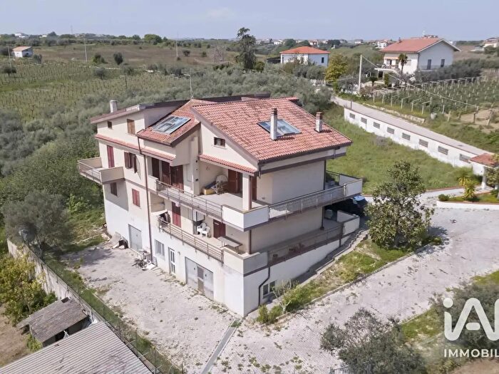 Casa con 18 locali in vendita in Frazione Contrada Feudo, Ortona