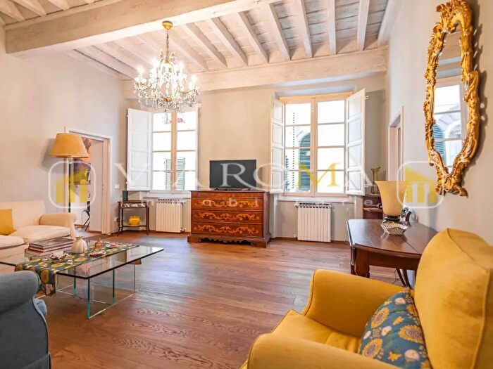 Appartamento con 7 locali in vendita in Lucca