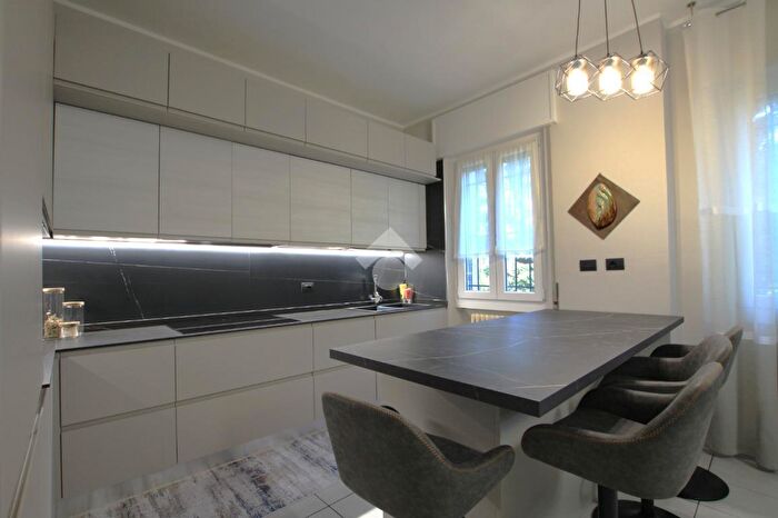 Appartamento quadrilocale in vendita in Via Statale, La Valletta Brianza