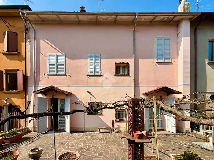 Casa con 5 locali in vendita in Via della Libertà, Novellara