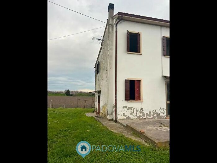 Casa quadrilocale in vendita in Via Acquanera, Pernumia