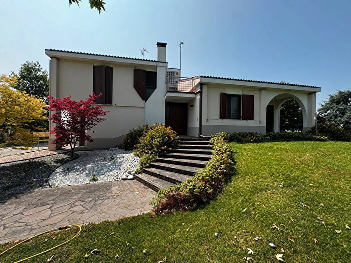 Casa con 6 locali in vendita in Poggio Rusco