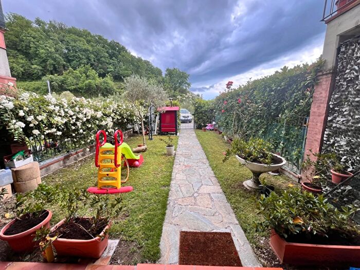Casa con 6 locali in vendita in Podenzana