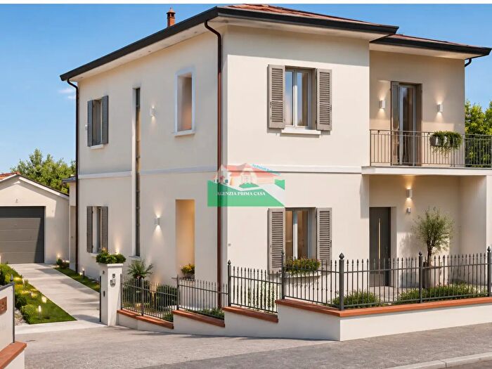 Casa con 10 locali in vendita in Via della Trafila, Ravenna