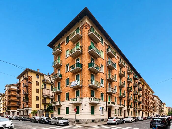 Appartamento quadrilocale in vendita in Via Rosta, Torino