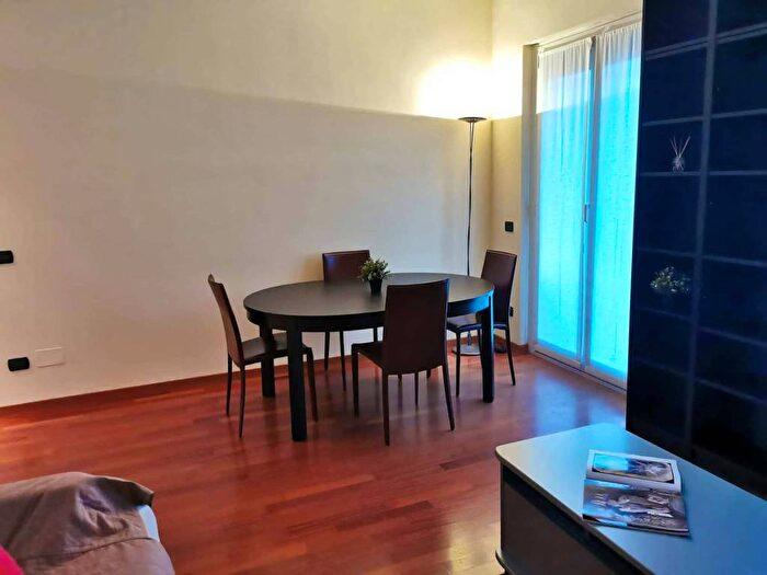 Appartamento trilocale in affitto in Via Meloria, Monte Rosa Lotto, Milano