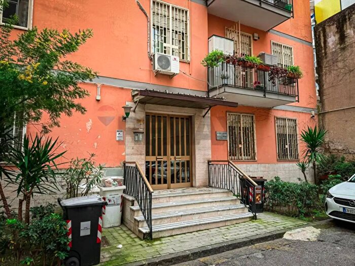 Appartamento quadrilocale in affitto in Napoli