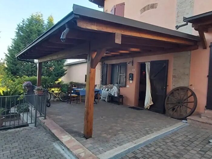 Appartamento con 6 locali in vendita in Via Claudia, Maranello