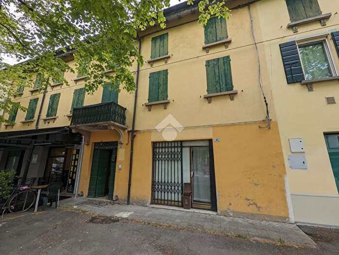 Casa con 6 locali in vendita in Via Gramsci, Gattatico