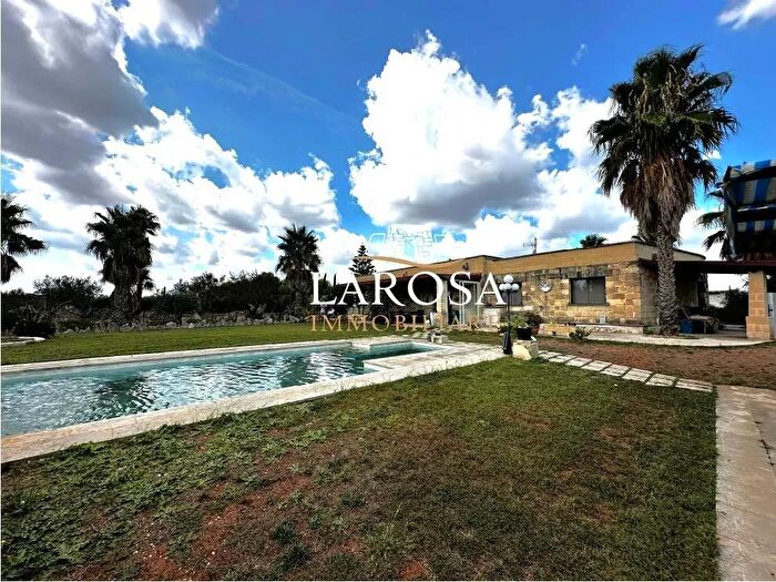 Casa con 5 locali in vendita in Vernole