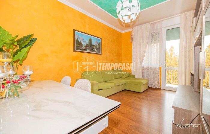 Appartamento trilocale in vendita in Via Pelusia, Modena