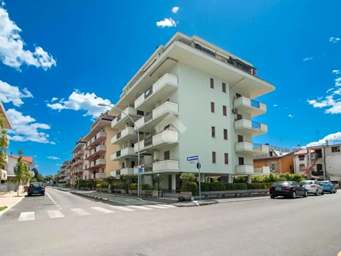 Appartamento trilocale in vendita in Via Flavio Gioia, Martinsicuro