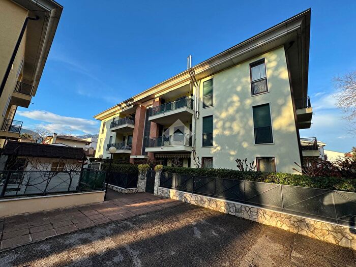 Appartamento trilocale in vendita in Via Collareo, Schio