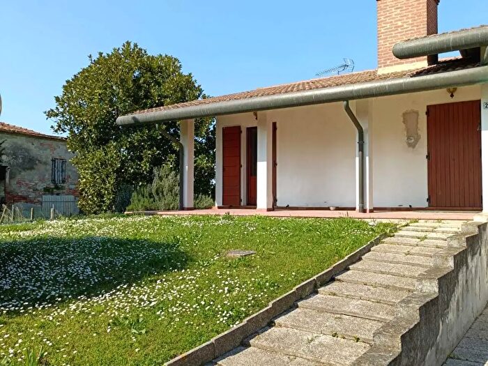 Casa con 7 locali in vendita in Villanova Marchesana