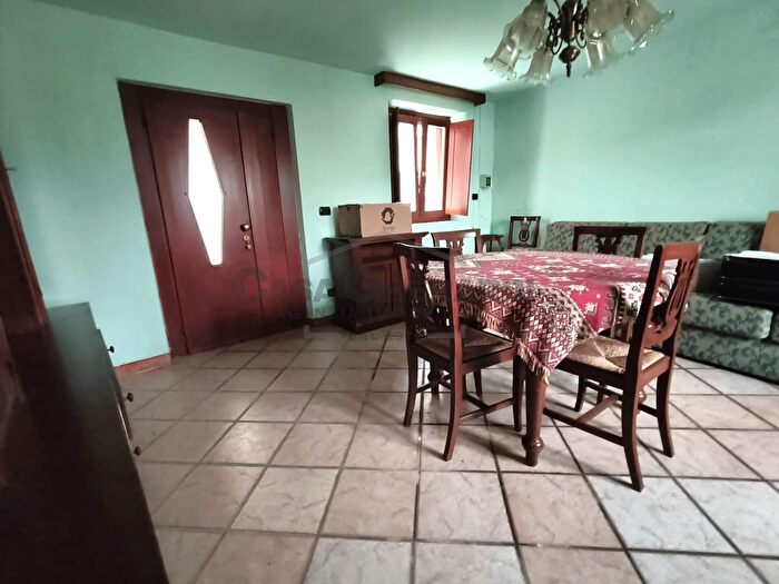 Casa quadrilocale in vendita in Via Strada della Regina, Almenno San Bartolomeo