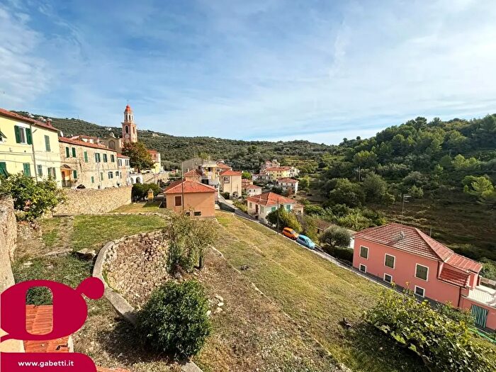 Appartamento trilocale in vendita in Via Umberto I Snc, Imperia