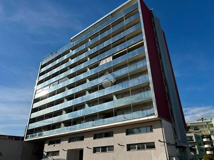 Appartamento quadrilocale in vendita in Via Francesco De Francesco, Cosenza