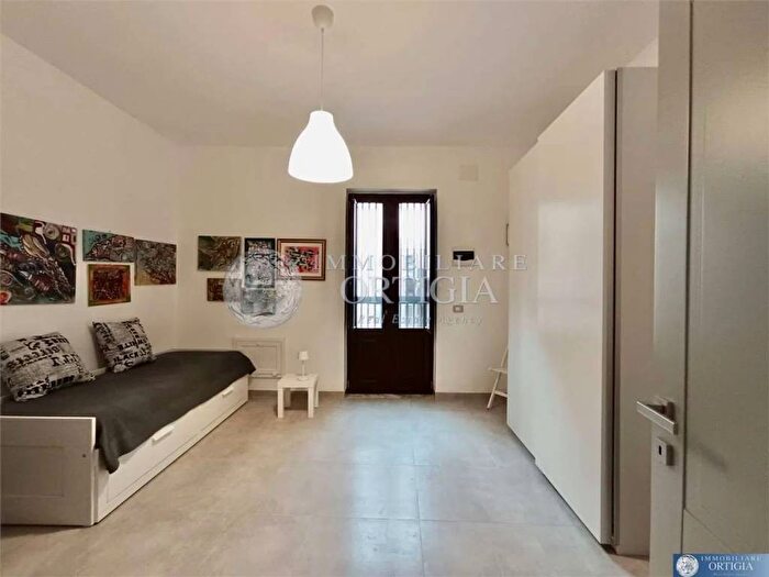 Appartamento trilocale in affitto in Vicolo Ii Alla Giudecca No Number, Ortigia, Siracusa
