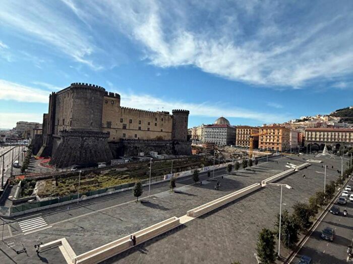 Appartamento con 5 locali in affitto in Piazza Municipio, Porto Municipio, Napoli