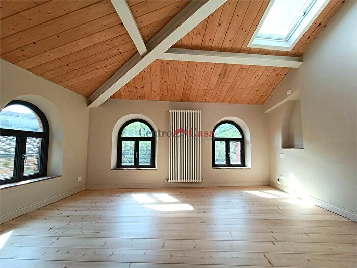 Casa quadrilocale in vendita in Borgo A Mozzano