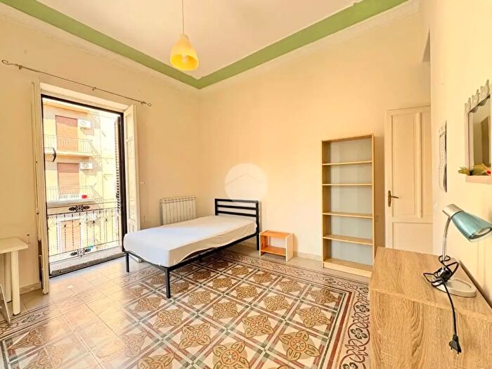 Appartamento trilocale in vendita in Via Paolo Emiliani Giudici, Palermo