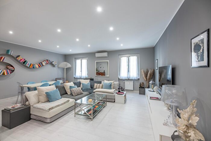 Appartamento con 7 locali in vendita in Corso De Stefanis, Genova