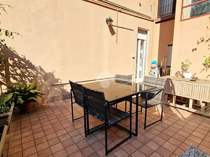 Appartamento trilocale in vendita in Via Bona di Savoia, Pavia