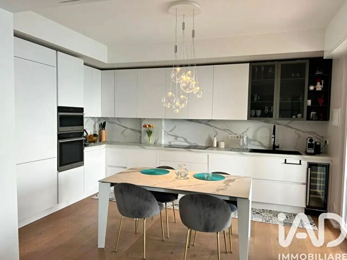 Appartamento con 5 locali in vendita in Via Via Mede, Bergeggi