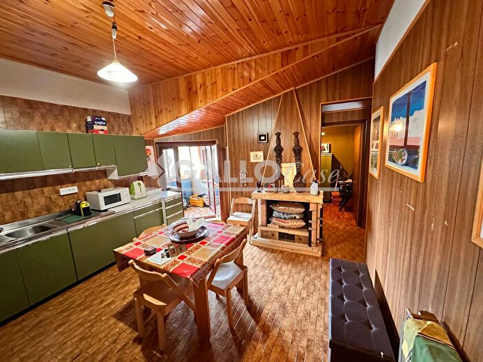 Casa con 7 locali in vendita in Celico