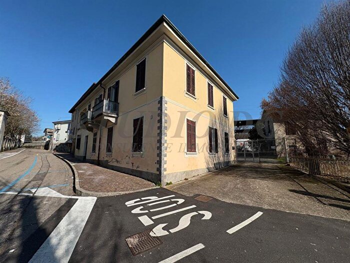 Appartamento bilocale in vendita in Via Roma, Cadorago