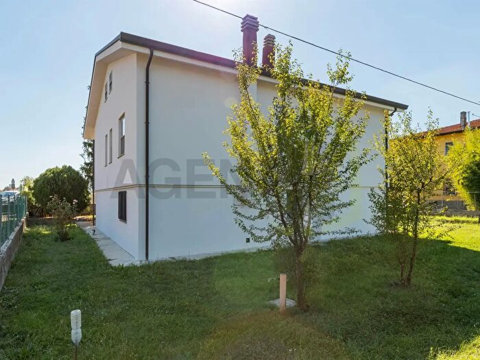 Casa con 12 locali in vendita in Conselice