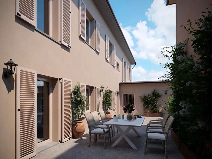 Casa con 5 locali in vendita in Lucca