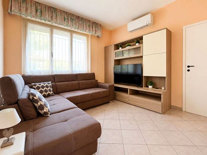 Appartamento quadrilocale in affitto in Via Don Luigi Sturzo, Lido di Camaiore, Camaiore