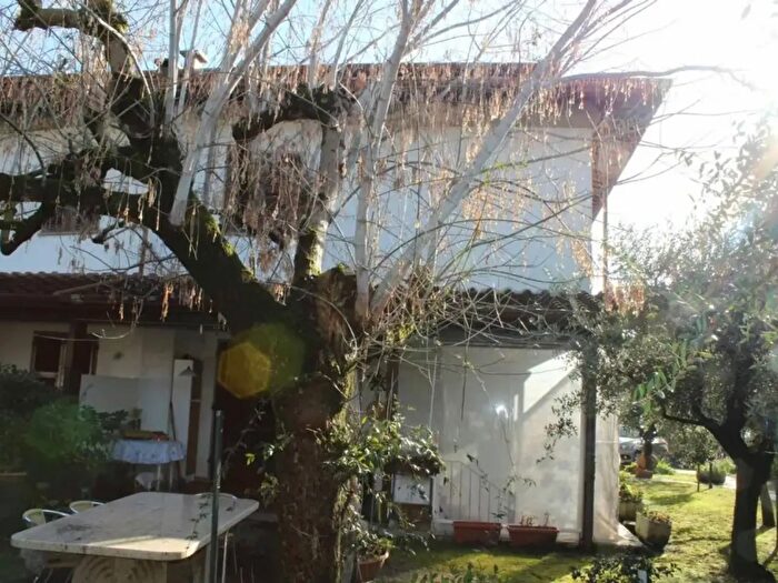 Casa con 6 locali in vendita in Carrara