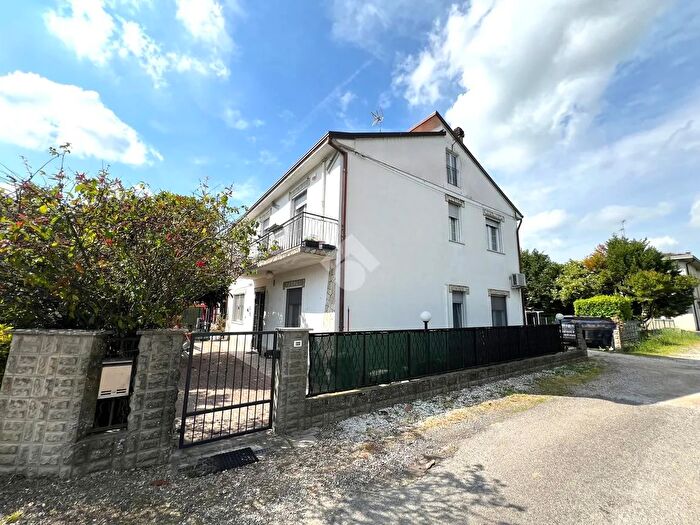 Appartamento quadrilocale in vendita in Via Martiri, Concordia Sulla Secchia