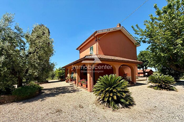 Casa quadrilocale in vendita in Via della Stazione di Pavona, Roma