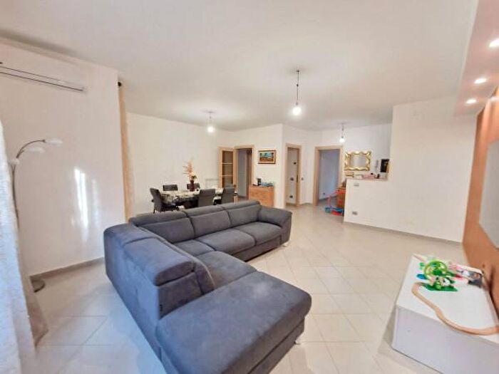 Appartamento con 6 locali in vendita in Via Varsavia, Latina